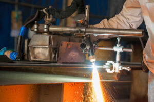 Plasma cutting with sparks